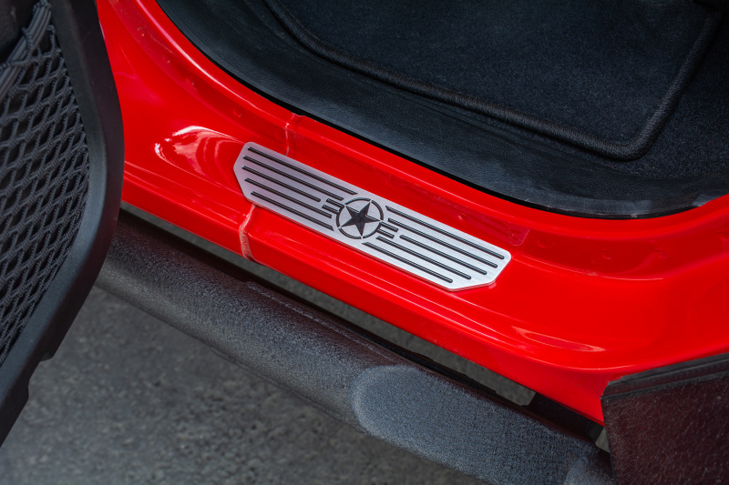 Jeep Wrangler Sill Plates - Rear - DV8 Offroad - Extruded Aluminum, Anodized Finish, Raised Brushed Accent Bars - Black - `18-`20